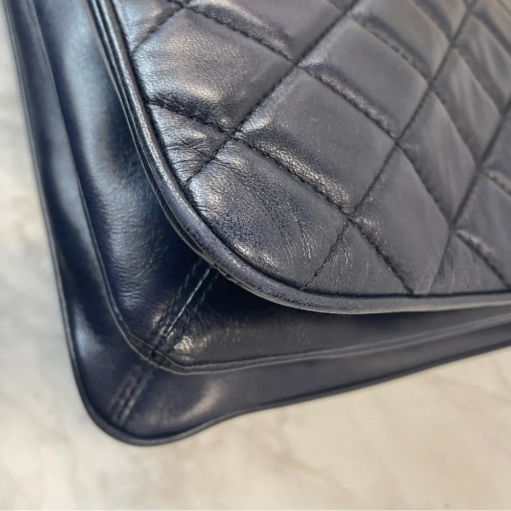 CHANEL shoulder bag